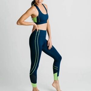 NWT Grass on Navy Game Day Light n Tight Pocket 7/8 24" Leggings Size 6-8